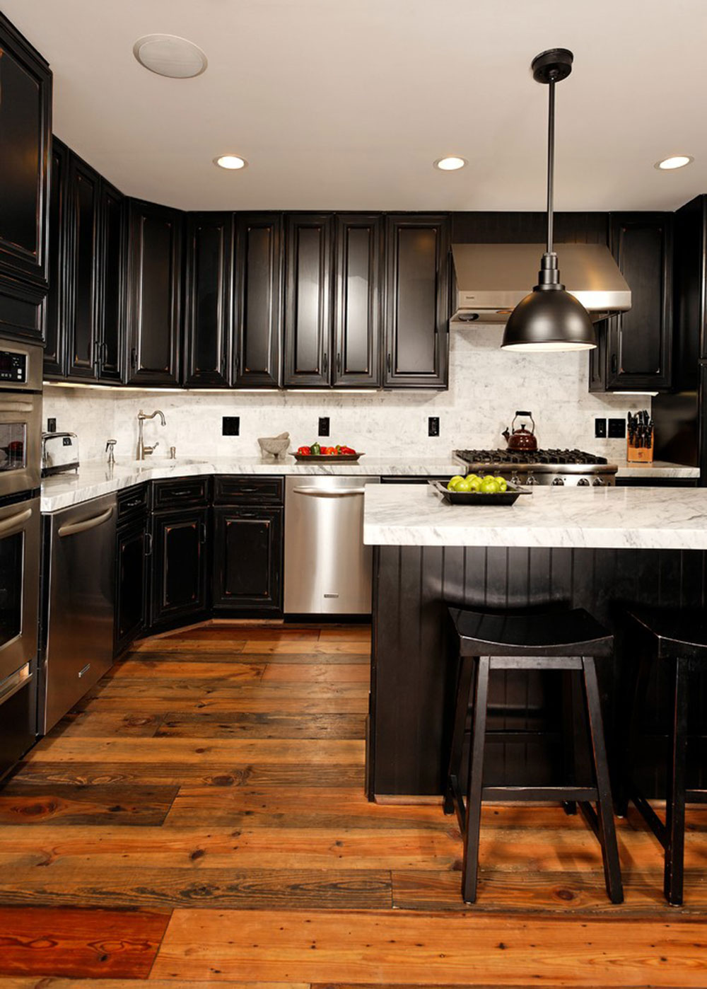 Kitchens-with-black-cupboards-can-still-be-bright9 Kitchens with-black cupboards - pictures and ideas