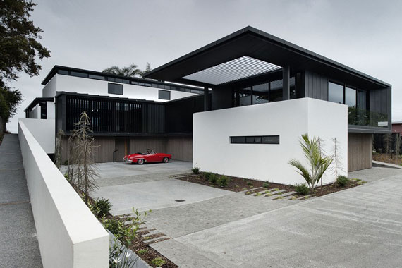 cls2 Modern black and white dream house: Lucerne House by Daniel Marshall Architects
