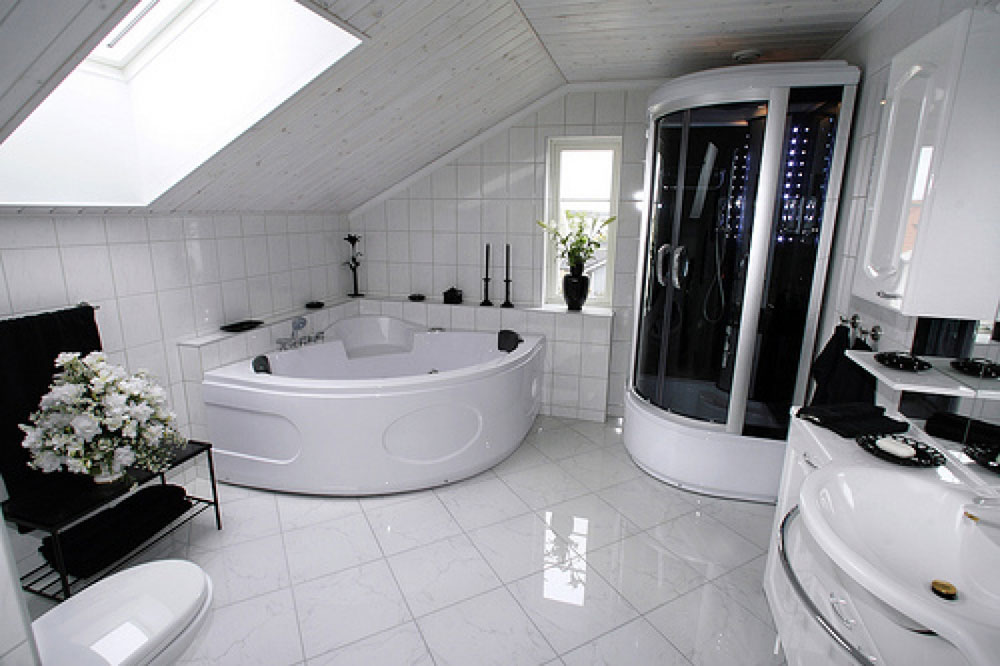 Bathrooms-with-skylights-you-rethink-how-you-rethink-1-bathroom-with-skylights that make you rethink how you design them