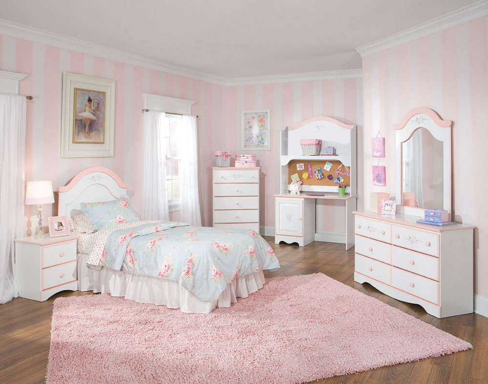 The not at all fancy bedroom with striped walls-8 The not at all fancy bedroom with striped walls