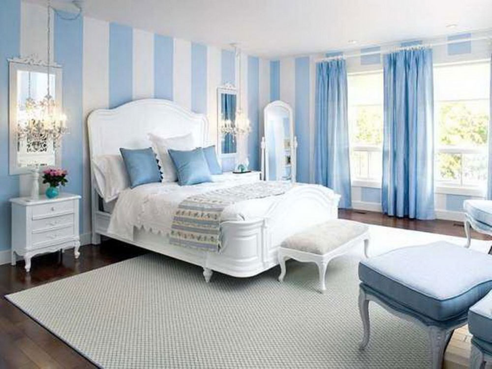 The-not-at-all-extravagant-bedrooms-with-striped-walls-4 The-not-at-all-extravagant bedrooms with striped walls