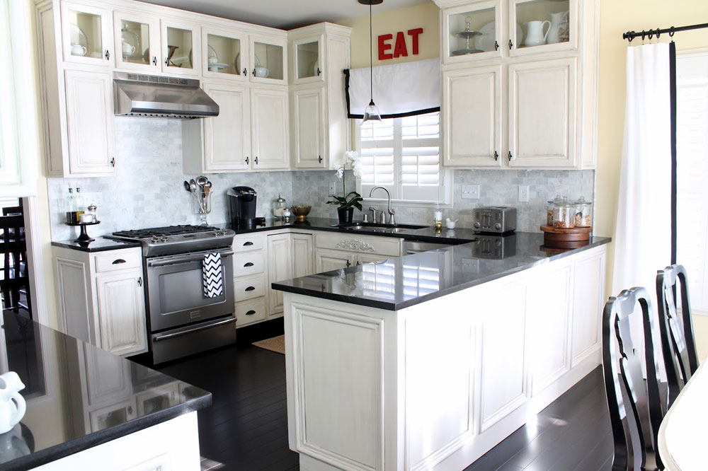 Beautiful-kitchen-interiors-with-white-cabinets-1 Beautiful-kitchen-interiors-with-white-cabinets