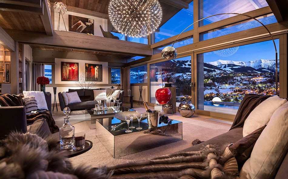 The luxurious and imposing Chalet Mont Mont Blanc The luxurious and imposing Chalet Mont Blanc