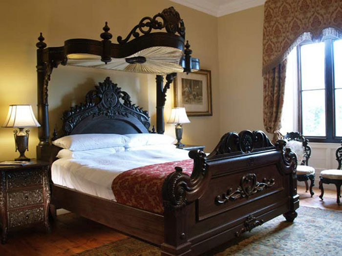 69485437764 Antique Bedroom Ideas with Vintage Classy Designs