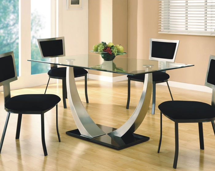 67958685869 Glass dining tables to add a contemporary touch to your interior