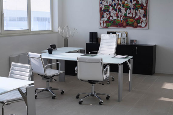 c7 Simple and elegant office furnishings with modern influences