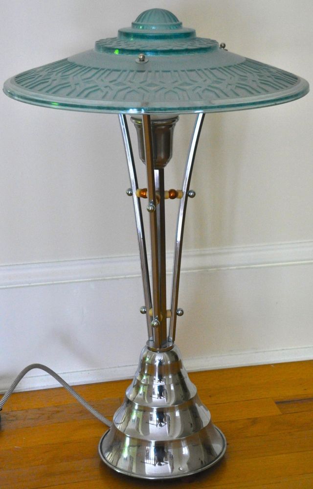 Art deco table lamp for old age