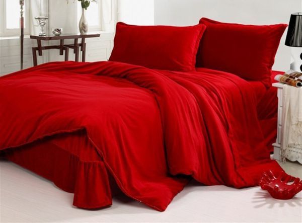 Red duvet cover – a color of romance