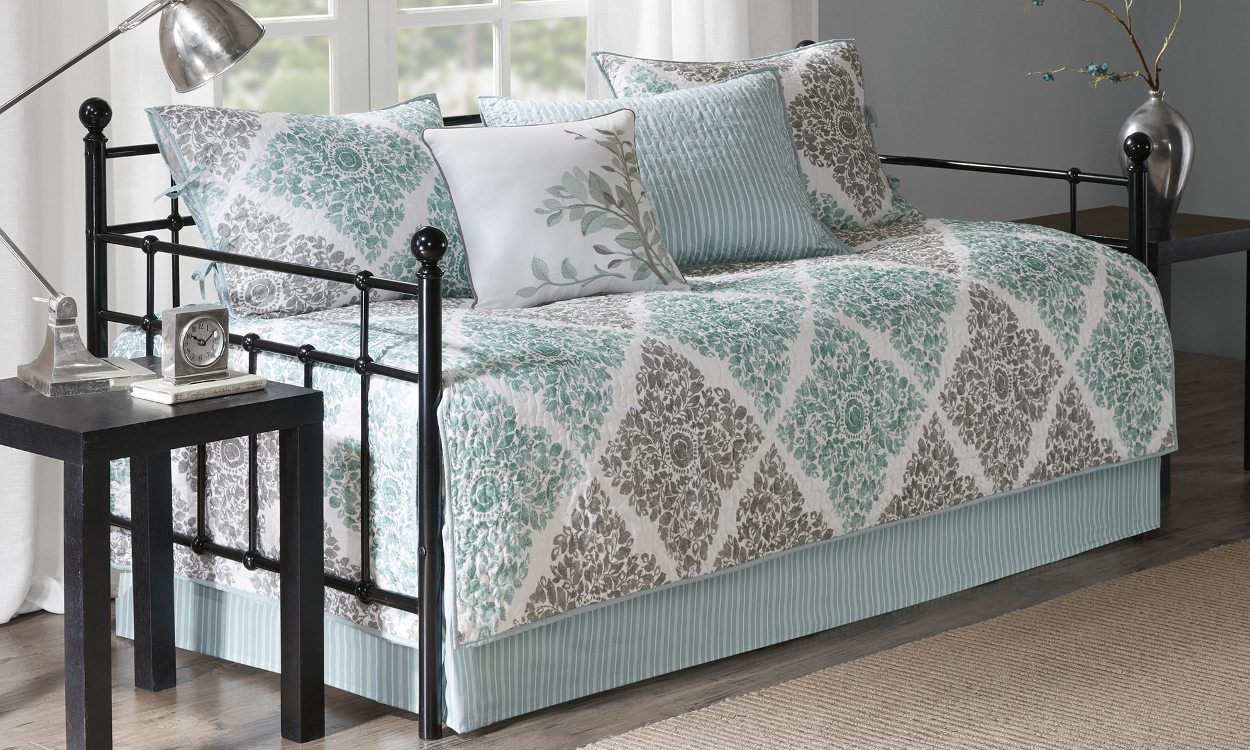 You can get any type of daybed bedding you like